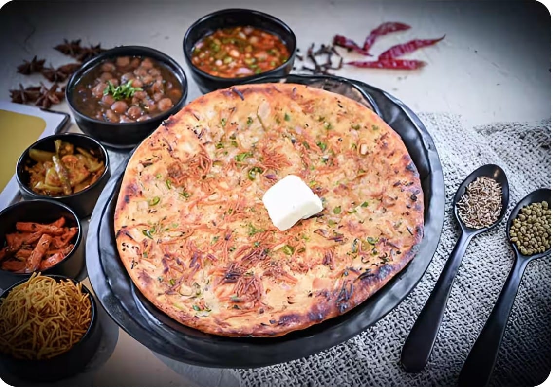 Aloo Bhujia Kulcha